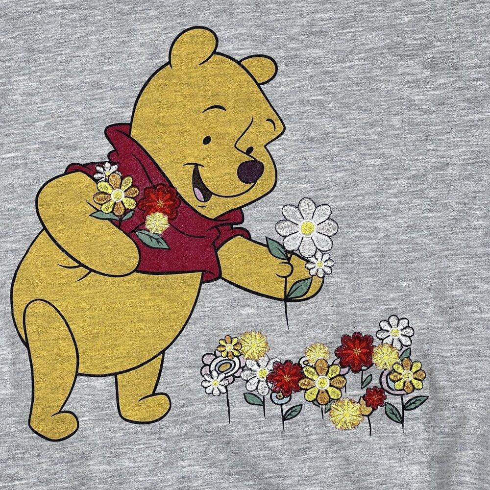 Disney Winnie the Pooh Embroidered Flowers Graphic Fleece Sweatshirt Sz XS NWOT - Picture 3 of 7